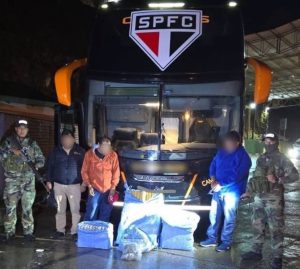 Ônibus contratado para transportar delegação do São Paulo é apreendido com 86 kg de maconha na Bolívia